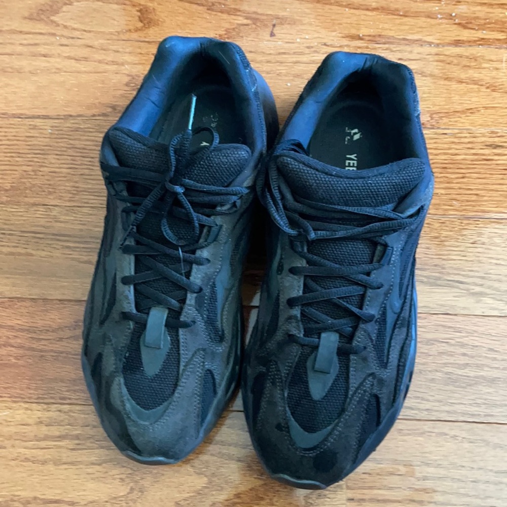Yeezy 700 V2 Vanta black